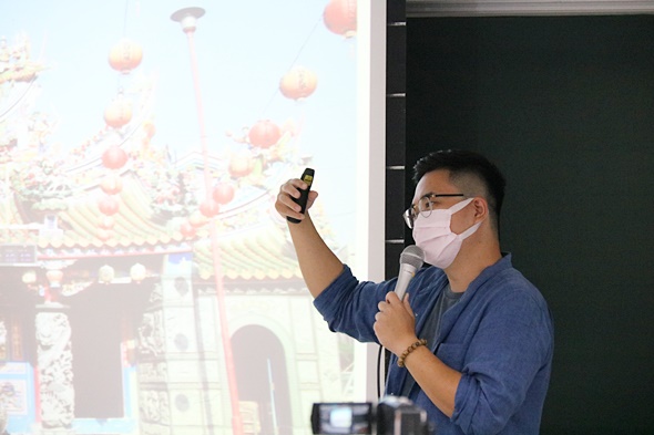 圖片標題:06.陳威豪老師介紹廟宇建築