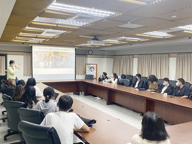 圖片標題:03-同學們認真聆聽講師分享