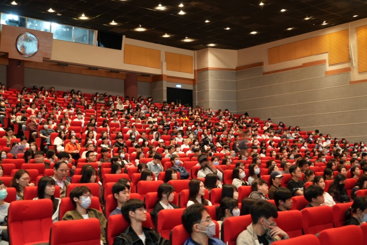 圖片標題:batch_圖一_臺北場傳賢堂申請入學考生及家長出席情形