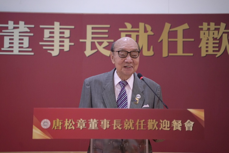 圖片標題:東吳大學新任董長唐松章博士宣布，捐助1千萬，推動「新生入學成績優良獎學金」計畫，助力招生。