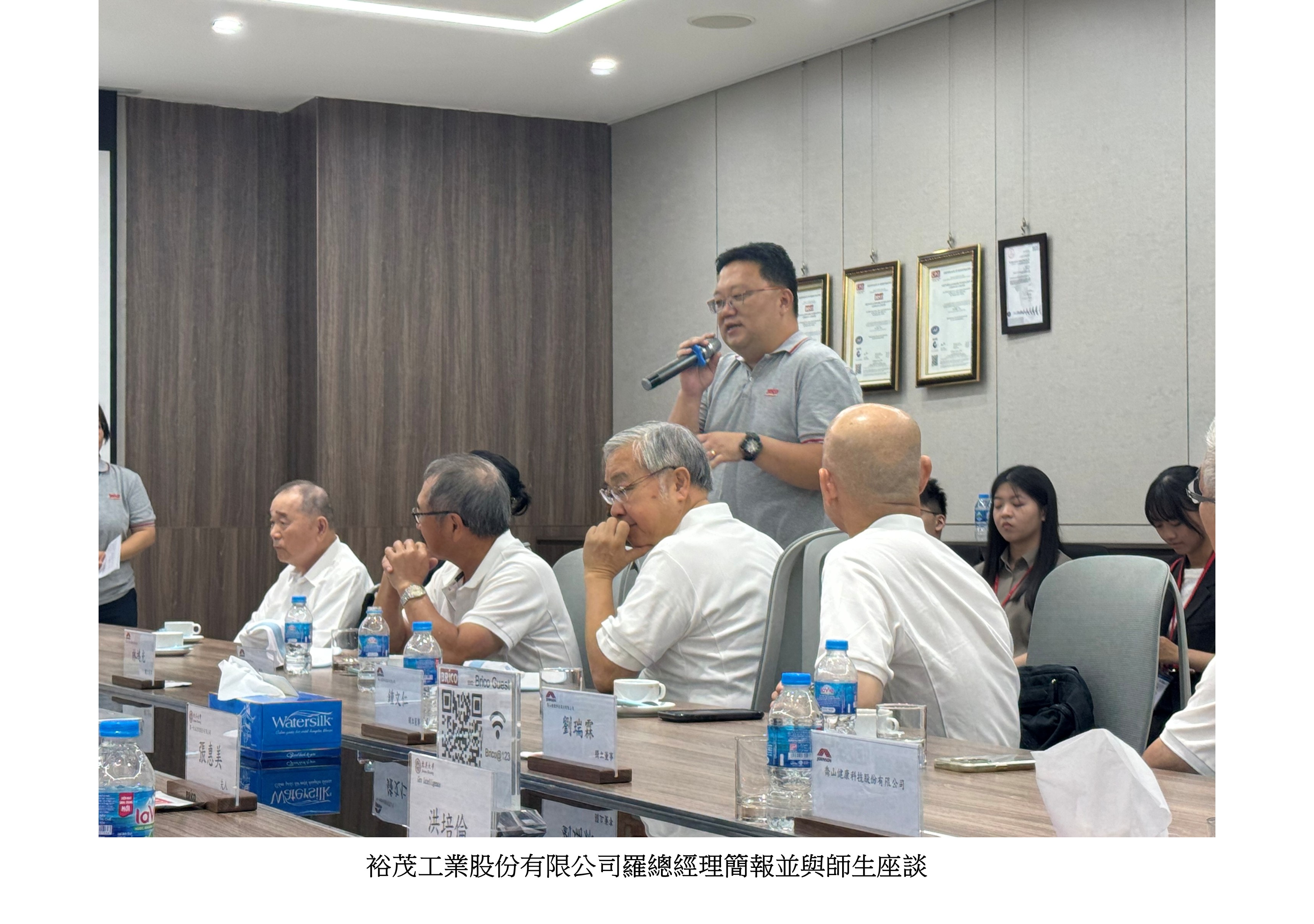 圖片標題:企管系師生赴越南河內台資企業參訪3