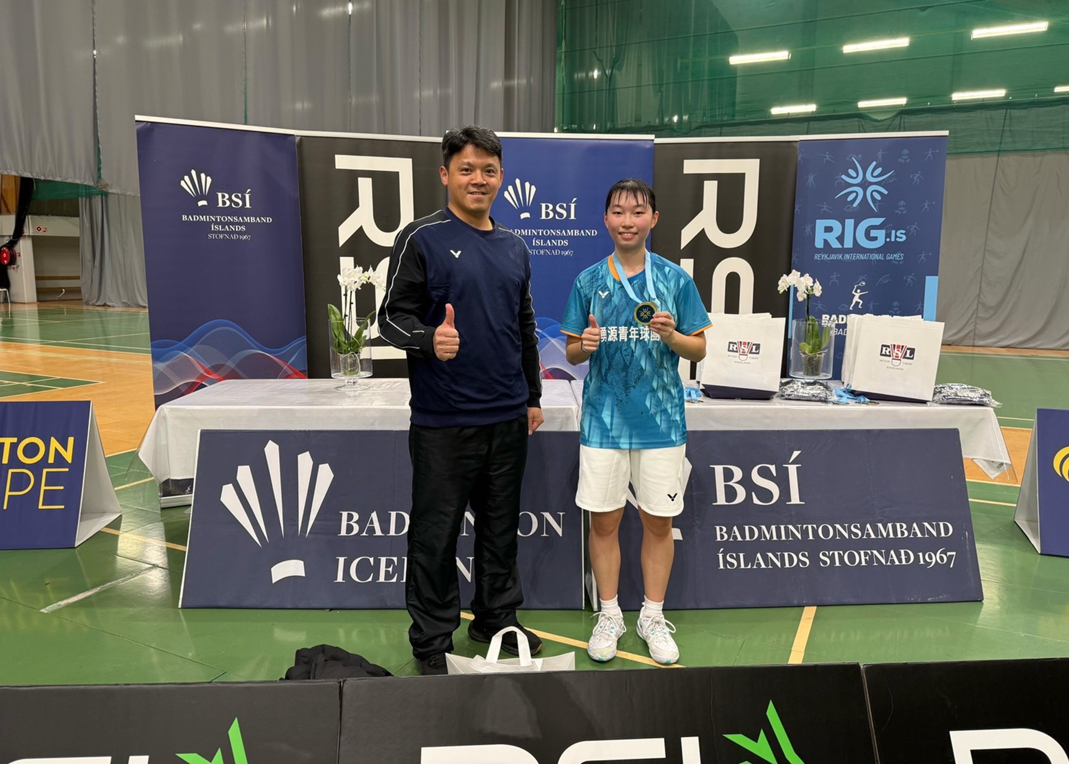 圖片標題:黃聖淳同學勇奪冰島羽球賽女子單打冠軍0