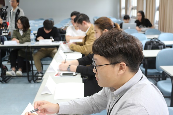 圖片標題:04 與會代表投入議題探討