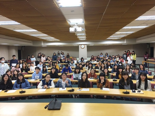 圖片標題:前來參加講座的同學非常多