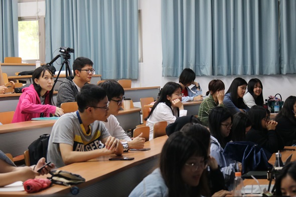 圖片標題:05 同學專心聽講