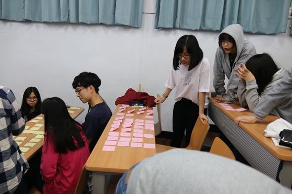 圖片標題:06 同學熱烈討論