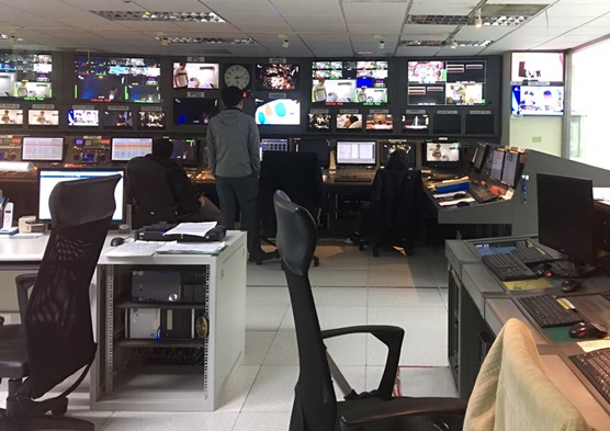 圖片標題:4. 公共電視台主控室