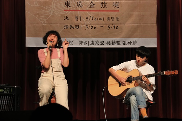 圖片標題:同學表演02彈唱組-min