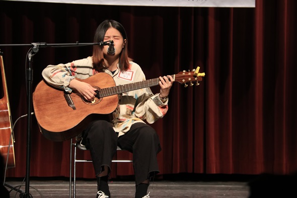 圖片標題:同學表演03彈唱組-min