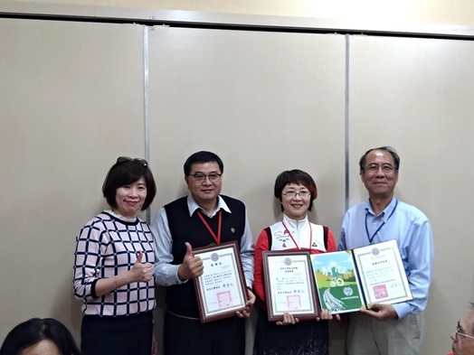 圖片標題:彰化校友會會長交接，左起：王淑芳主秘暨社資長、曾金來前會長、賴瑩會長、校友總會劉詩聖總顧問