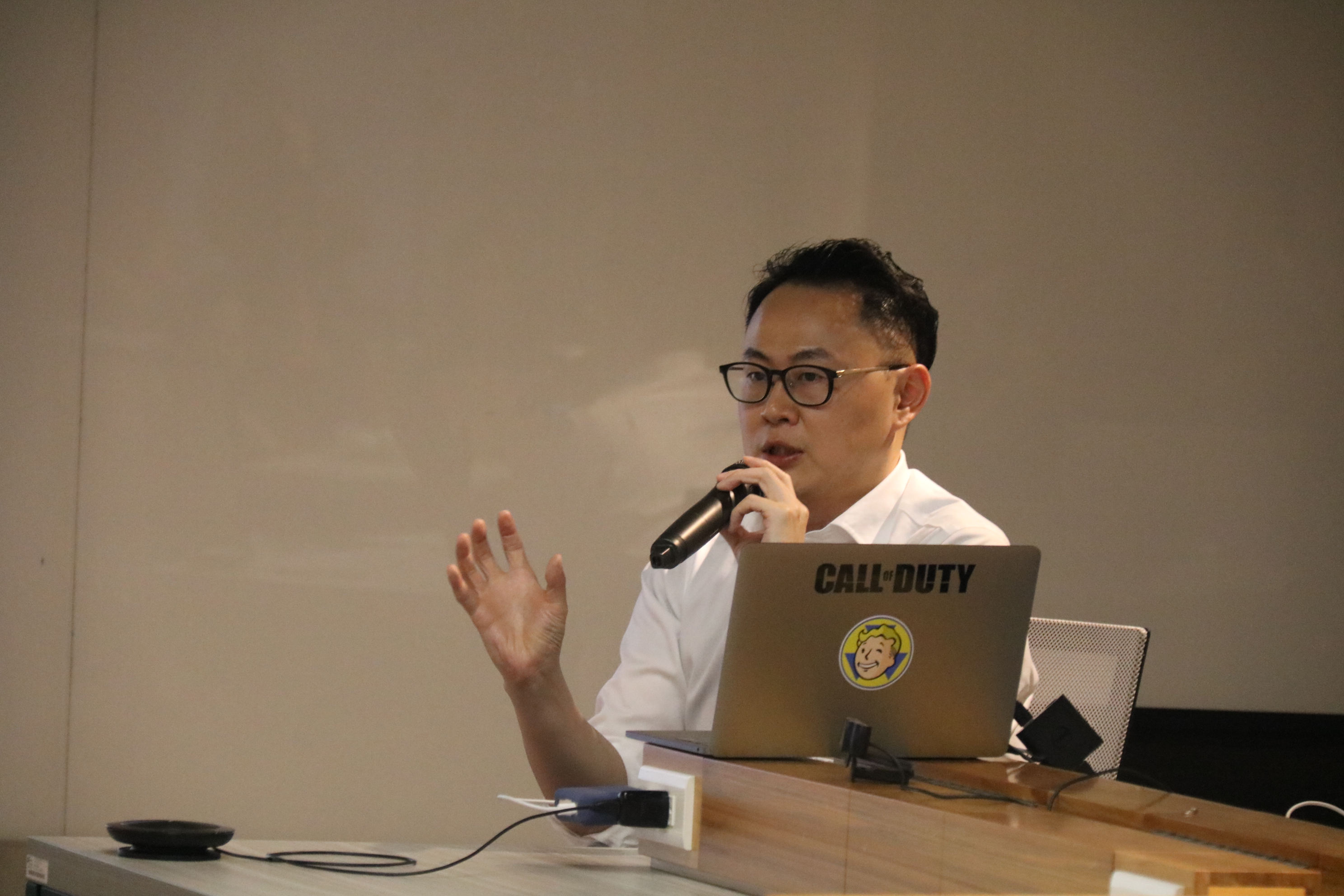 圖片標題:林孝禹老師大方分享於上海的所見所聞