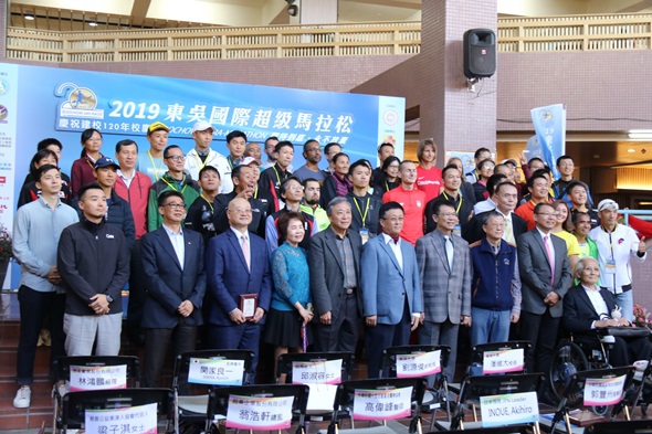 圖片標題:與會貴賓和參賽者大合照