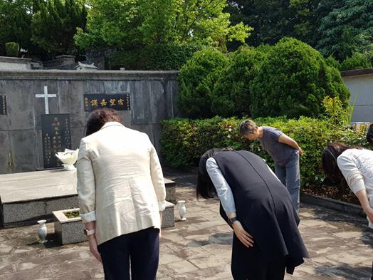 圖片標題:2020年3月24日由莊媖琁總務長、王淑芳社資長、社工系馬宗潔老師與總務處同仁前往陽明山 (Copy)