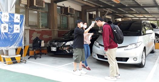 圖片標題:11東吳行政同仁與志工同學依同服務 (Copy)