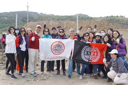 圖片標題:圖二：2020東吳公益日「樹守有策」校友們合影。 (Copy)