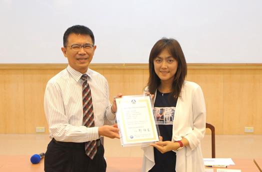 圖片標題:資管系朱蕙君教授獲頒通過證書 (Copy)