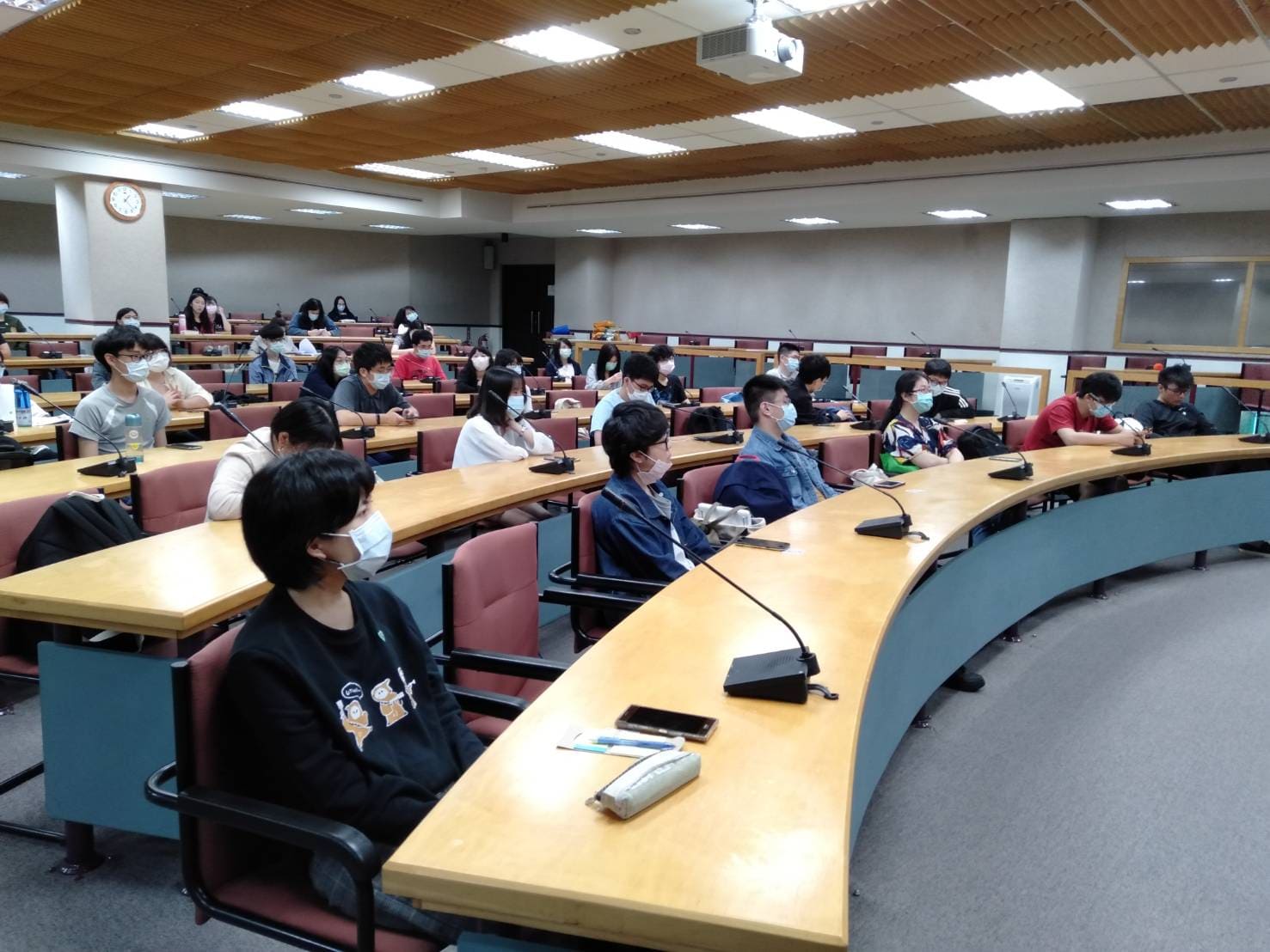 圖片標題:02_同學認真聽講