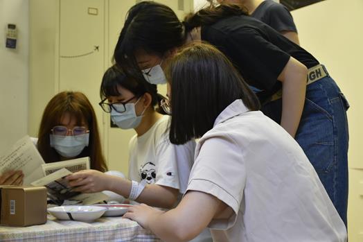 圖片標題:學生齊心協力解謎01 (Copy)