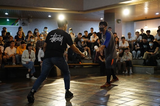 圖片標題:04裁判吹哨，比賽開始!