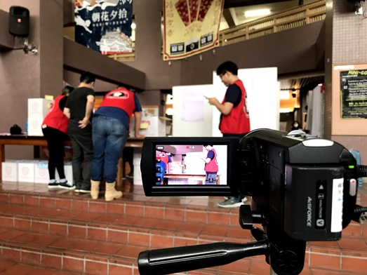 圖片標題:外雙溪選務人員準備開得票計票及錄影