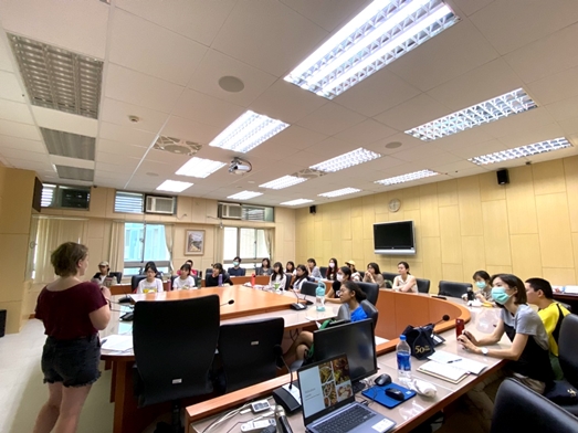 圖片標題:02Maelys_認真解說