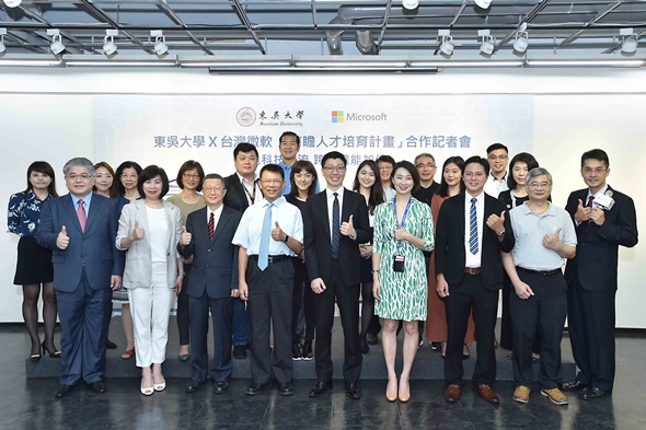 圖片標題:6.「前瞻人才培育計畫」記者會圓滿落幕，貴賓師長大合影