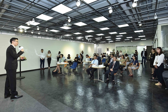 圖片標題:5.東吳大學與台灣微軟「前瞻人才培育計畫」合作記者會，7月28日在東吳大學城中校區熱鬧舉行