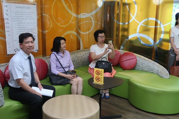 圖片標題:參訪學生學習進行室