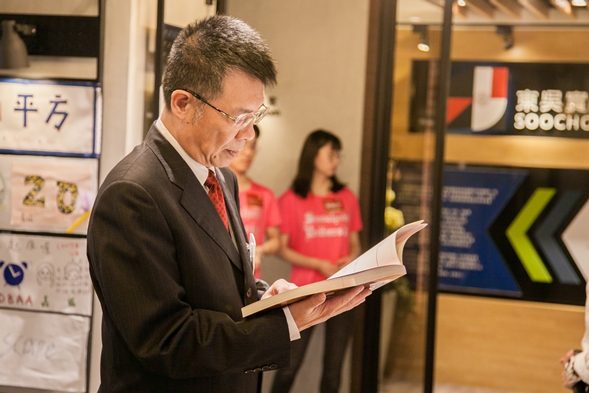 圖片標題:圖1：潘維大校長蒞臨參加傑出菁英同學會