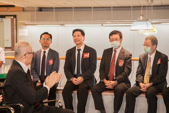 圖片標題:圖2：本校師長蒞臨參加傑出菁英同學會