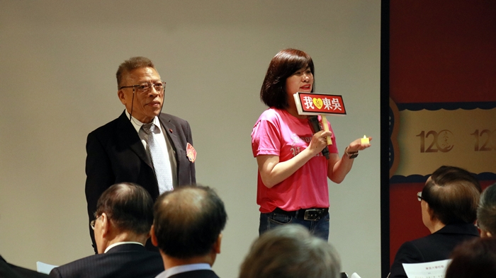 圖片標題:圖3：王淑芳社會資源長擔任傑出菁英同學會引言人