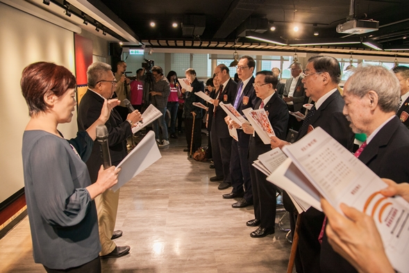 圖片標題:圖4：傑出校友校歌初唱