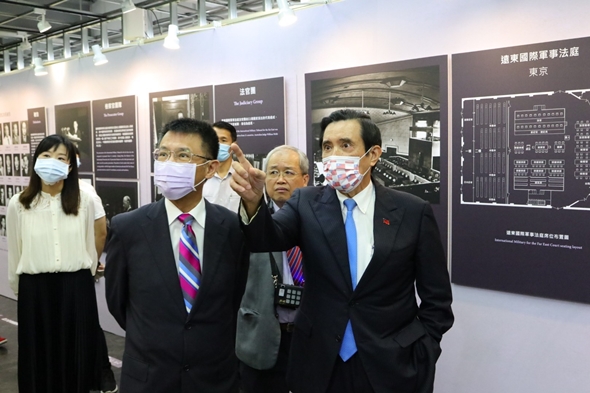 圖片標題:圖六、嚴家淦法學講座教授馬英九參加導覽