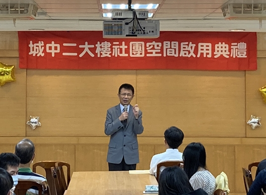 圖片標題:圖三：校長在啟用典禮中致詞