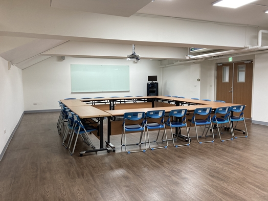 圖片標題:圖七：智豐會議室-取智慧豐盛之意提供社團召開會議