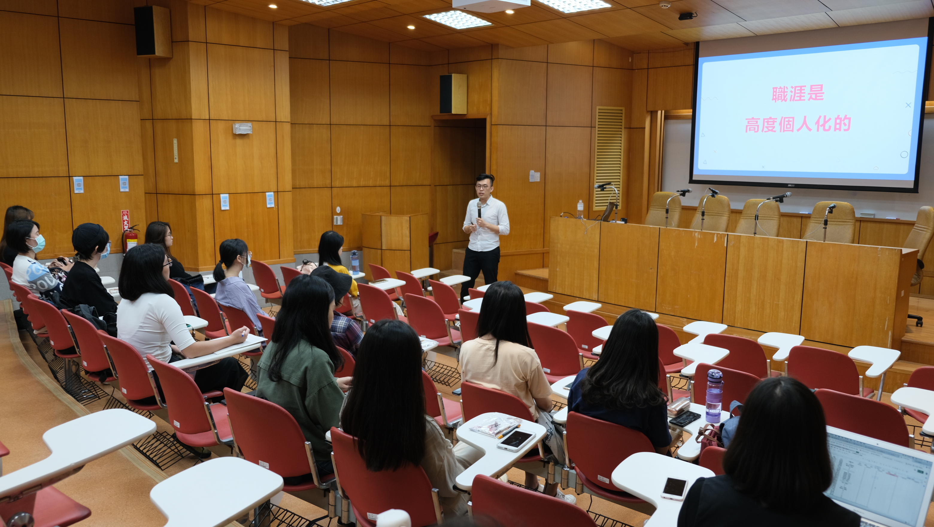 圖片標題:02_講座側拍