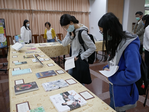 圖片標題:3參觀書展