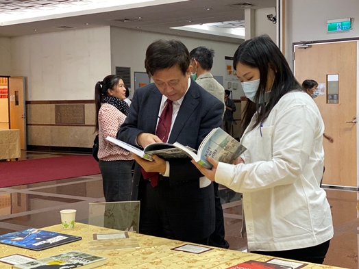 圖片標題:4參觀書展