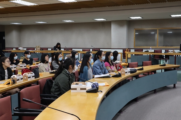 圖片標題:03同學們認真聽講