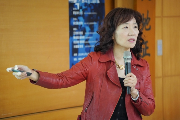 圖片標題:圖三、東吳大學法學院AI法制研究中心主任王煦棋教授報告