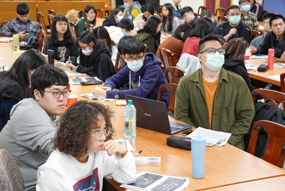 圖片標題:圖六、論壇現場眾多人員出席