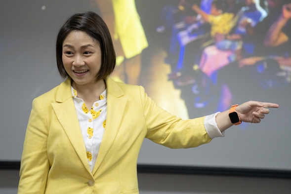 圖片標題:4.黃小胖生動活潑的上課