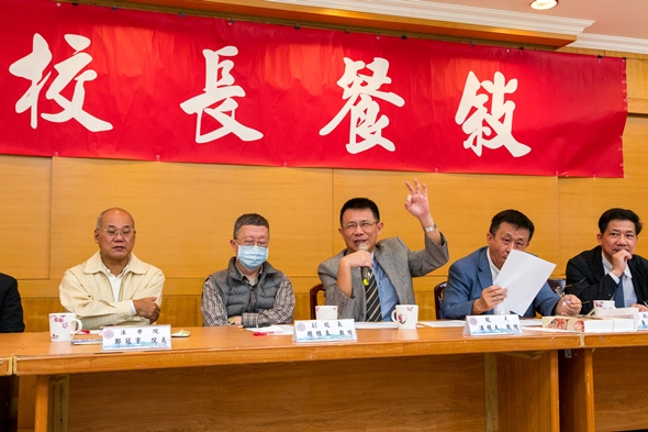圖片標題:03潘校長對於學生建議表示讚賞