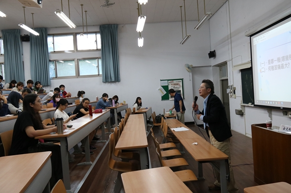 圖片標題:02講師詢問同學問題