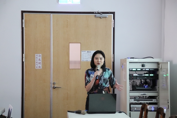 圖片標題:08平面設計師進行六分鐘演講