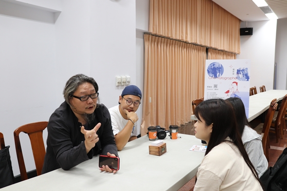 圖片標題:09同學與攝影師一對一問答