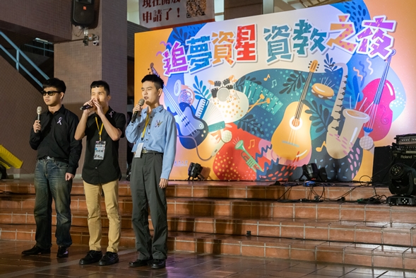 圖片標題:05 身障生表演三人合音組曲
