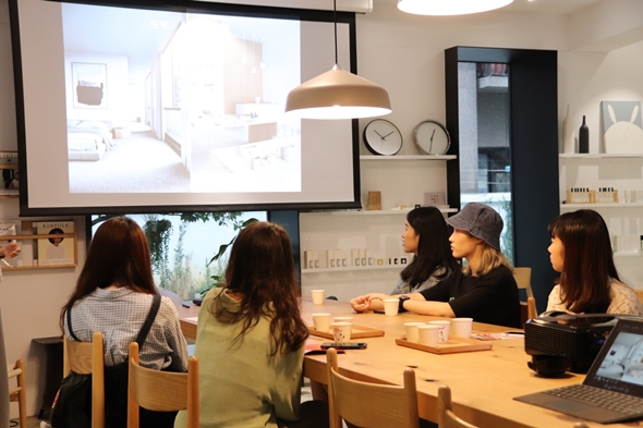 圖片標題:07同學認真聽講