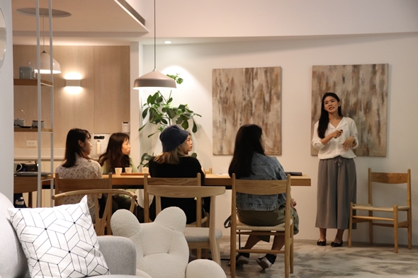 圖片標題:08同學認真聽講