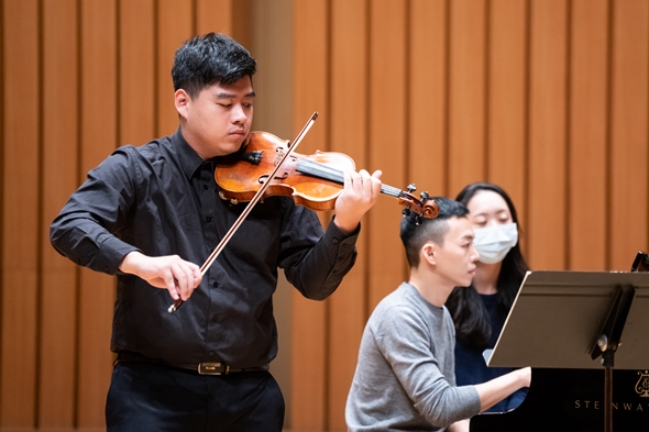 圖片標題:03第二組學生進行演奏